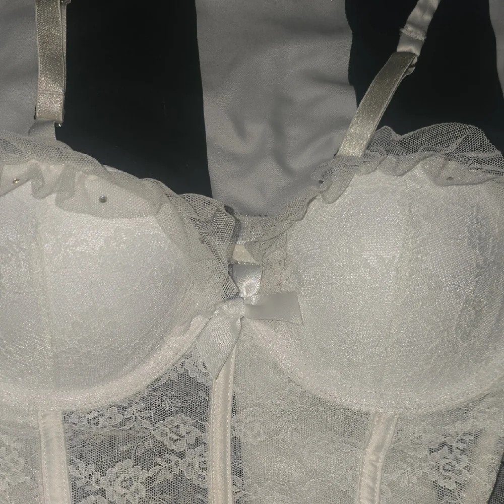 Victoria Secret I DO Elegant White Lace & Rhinestone Trim Bustier (NWOT)(34B) 🤍 - Picture 3 of 8